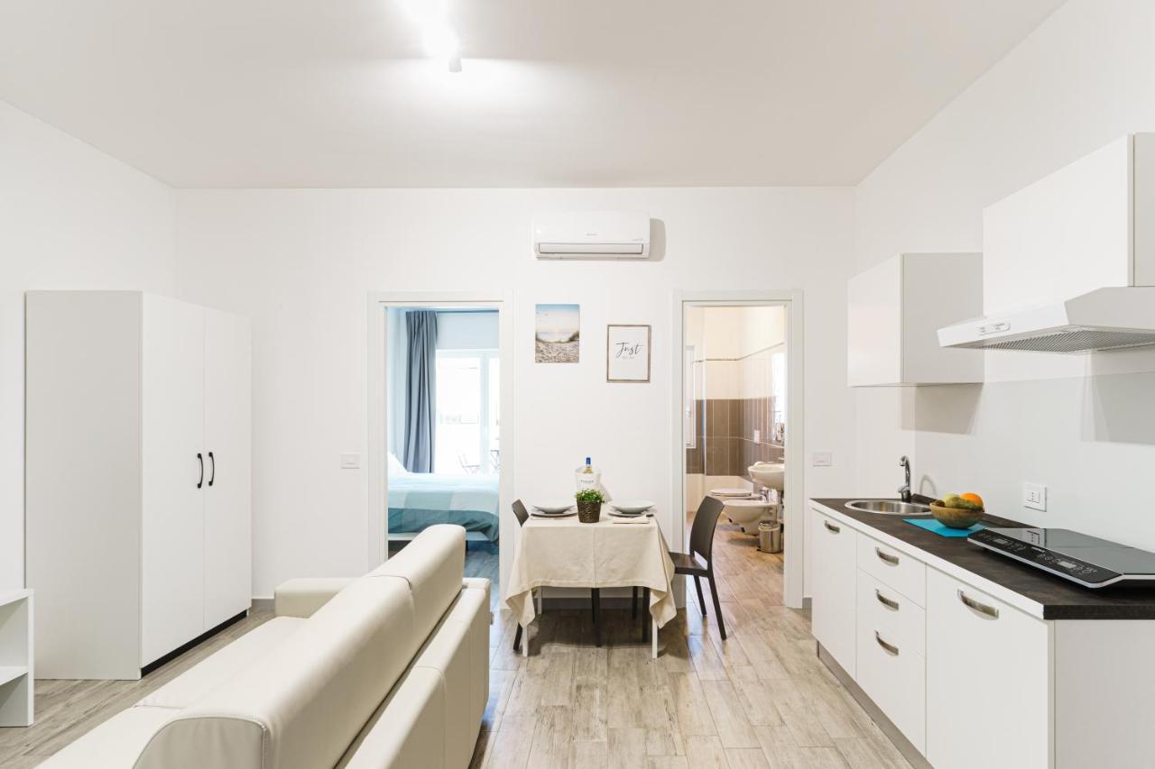 Aparthotel Le Marine Bisceglie Exteriör bild