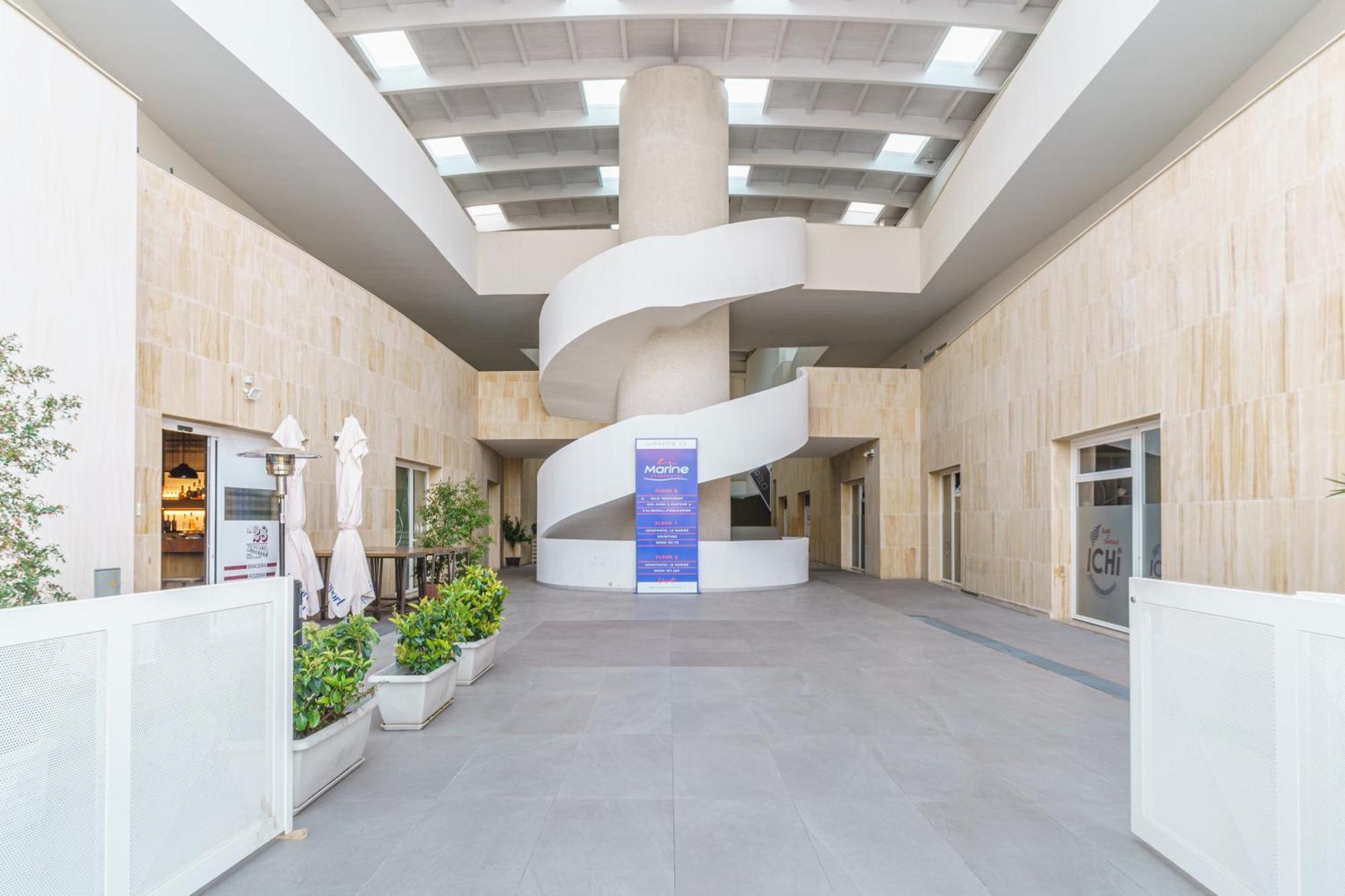 Aparthotel Le Marine Bisceglie Exteriör bild